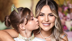 Deolane Bezerra