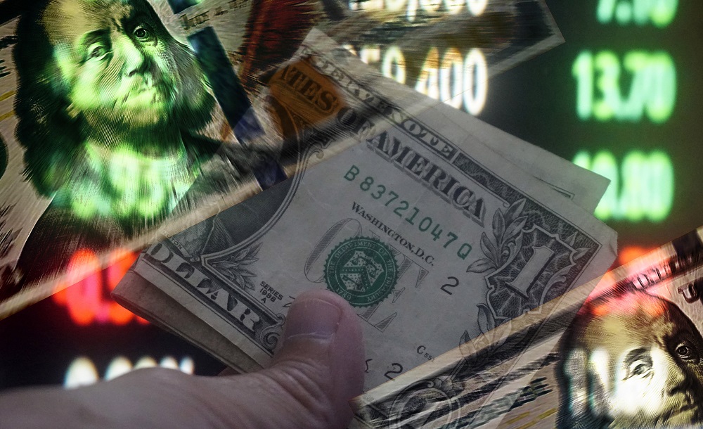 Dólar cai e fecha a R$ 5,66 com Copom e acordo comercial entre EUA e Reino Unido