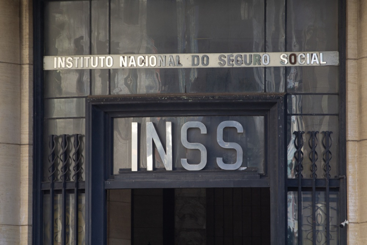 Governo encara desafio de ressarcir aposentados prejudicados por fraude do INSS sem comprometer o Orçamento