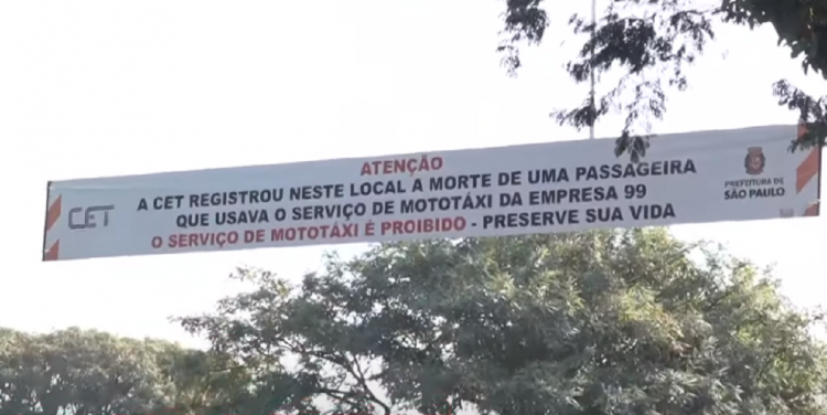 Prefeitura de SP instala faixa de alerta sobre uso de moto por aplicativo após morte de passageira