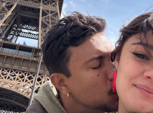 Xamã postou foto com Sophie Charlotte com a Torre Eiffel ao fundo