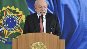 LULA LANÇA PROGRAMA PRA REDUZIR ESPERA SUS