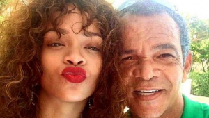 Rihanna e seu pai em foto publicada nas redes sociais