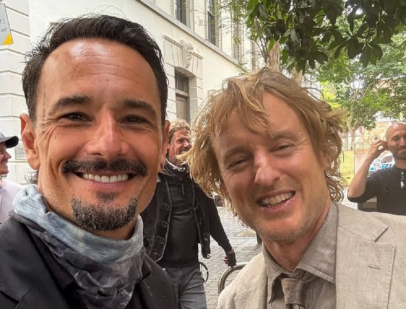 Rodrigo Santoro e Owen Wilson nos bastidores do filme "Runner"