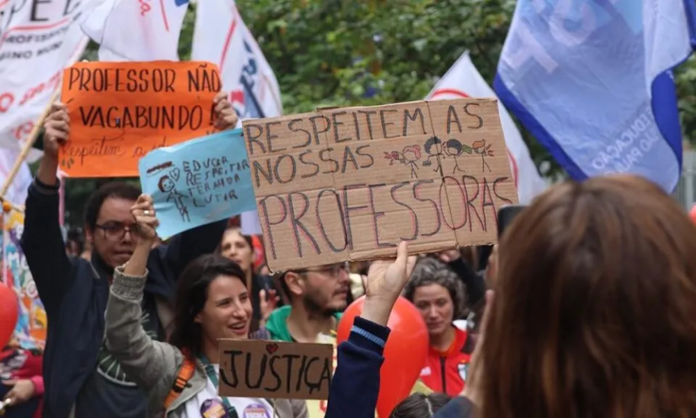 Professoras e professores voltam às atividades