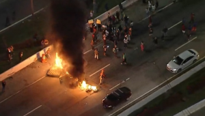 Protesto na Marginal Pinheiros afeta linhas 8 e 9 de trens e trava Zona Oeste de SP