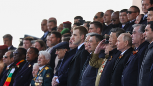 Vladimir Putin, e líderes estrangeiros participam do desfile militar do Dia da Vitória na Praça Vermelha