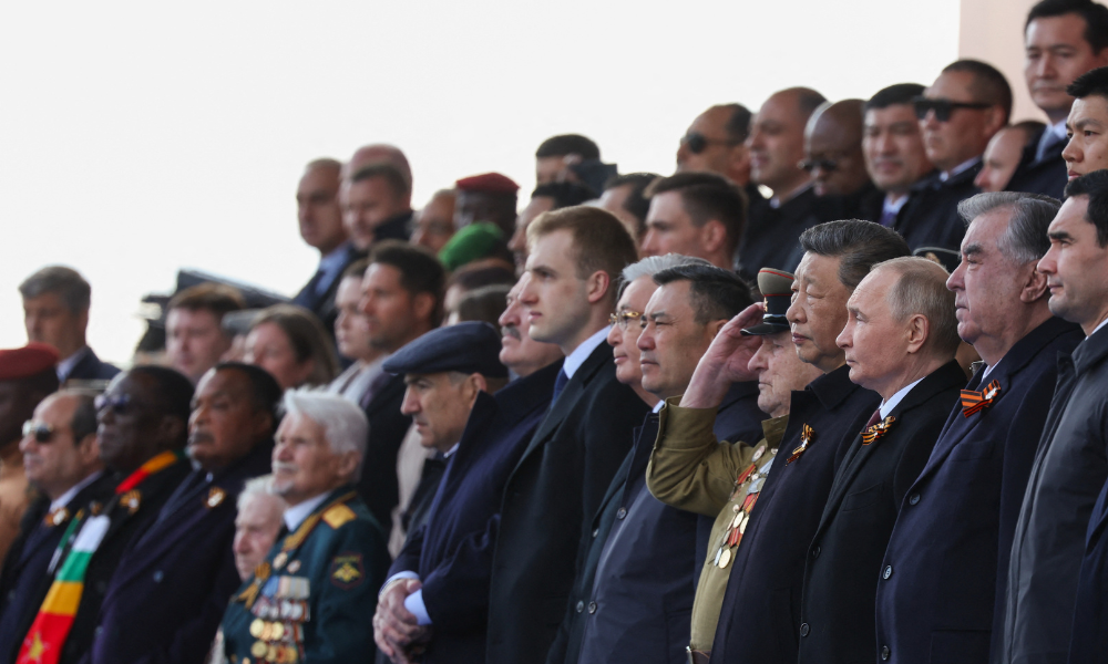 Vladimir Putin, e líderes estrangeiros participam do desfile militar do Dia da Vitória na Praça Vermelha