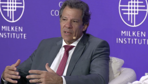 Fernando Haddad durante evento do Milken Institute, em Los Angeles, no Estado da Califórnia