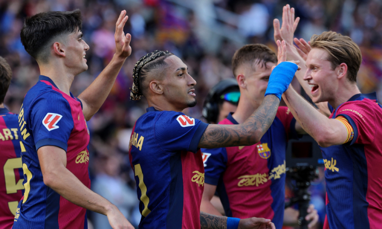 Com dois gols de Raphinha, Barcelona vence Real Madrid e fica mais perto do título espanhol