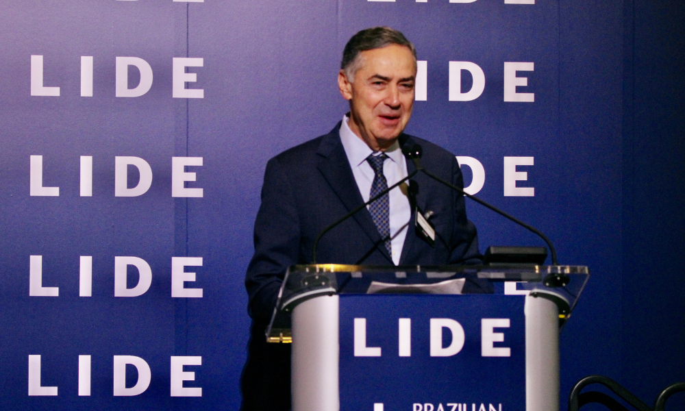 Luís Roberto Barroso, presidente do Supremo Tribunal Federal do Brasil, participa do 14º Lide Investment Forum, organizado pelo Grupo Lide, no Harvard Club, na cidade de Nova York, nos Estados Unidos, nesta terça-feira, 13 de maio de 2025. O evento debate o potencial de investimentos no Brasil.