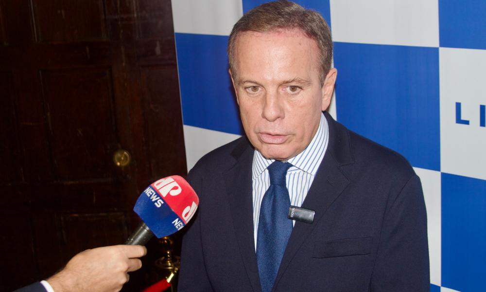 O co-chairmain e fundador do LIDE, João Doria, fala com jornalistas após o 14º Lide Investment Forum, organizado pelo Grupo Lide, no Harvard Club, na cidade de Nova York, nos Estados Unidos, nesta terça-feira, 13 de maio de 2025. O evento debate o potencial de investimentos no Brasil.