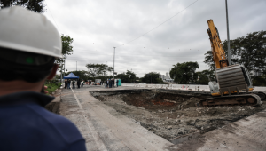 Após cratera reabrir, Sabesp anuncia construção de alça de acesso temporária na Marginal Tietê