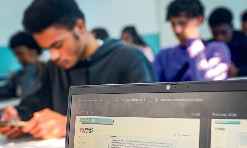 Governo de São Paulo adota inteligência artificial para corrigir dever de casa dos alunos