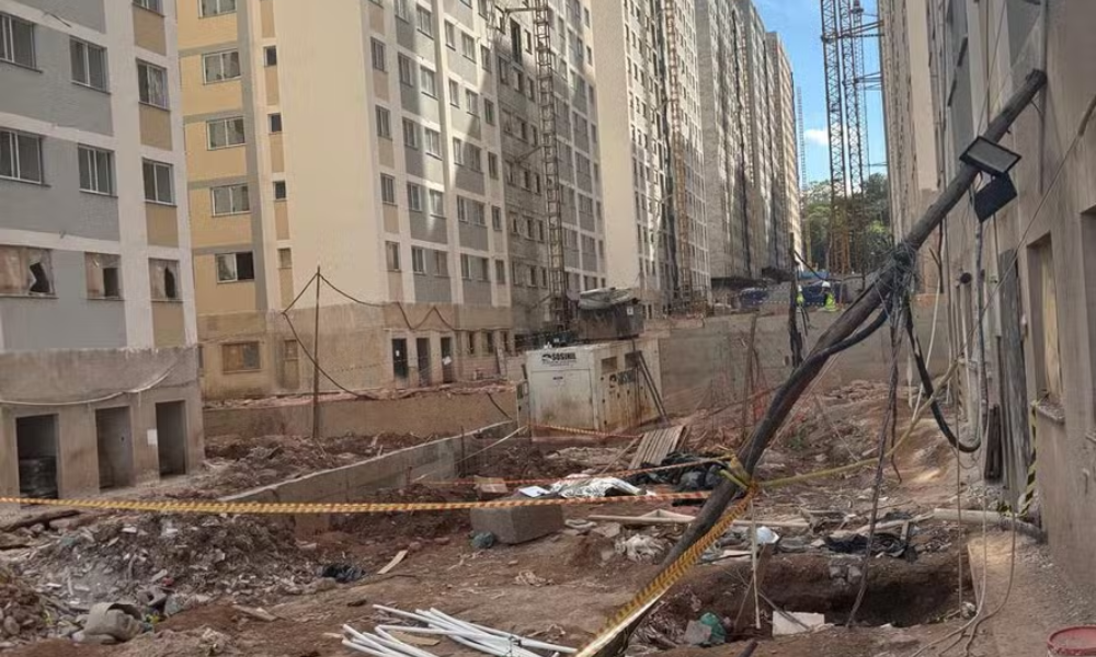 Local da construção onde o elevador despencou
