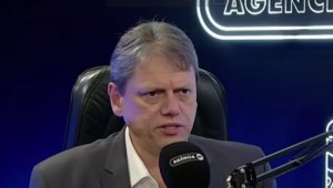 Governador Tarcísio de Freitas (Republicanos) concedeu entrevista ao Jornal da Manhã