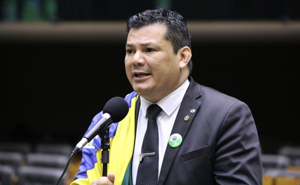 O deputado Gilvan da Federal