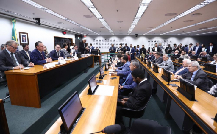 O ministro Carlos Fávaro participa de audiência na Comissão de Agricultura, Pecuária, Abastecimento e Desenvolvimento Rural da Câmara dos Deputados