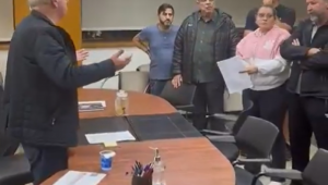 Augusto Melo e aliados confrontam Omar Stabile na sala da presidência do Corinthians