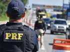Agentes da PRF fazem blitz em estrada