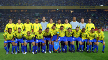 Elenco da sele&ccedil;&atilde;o brasileira na Copa do Mundo de 2002 perfilado antes da final contra a Alemanha