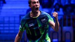 O brasileiro Hugo Calderano comemora durante a final do WTT da Eslovênia