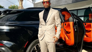 Rapper Tory Lanez é esfaqueado enquanto cumpre pena na Califórnia