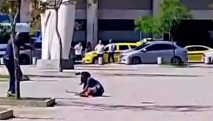 Homem ameça transeuntes com foice no Aeroporto Santos Dumont e é baleado por policial 