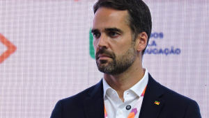 Eduardo Leite participa de evento sobre educação em SP
