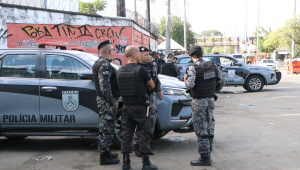 Operação policial no Complexo da Maré resulta em caos no trânsito e morte de líder do tráfico