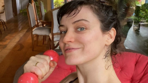 Bianca Bin exibe abdômen definido ao som de Lady Gaga