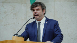O vereador Adrilles Jorge, do União Brasil