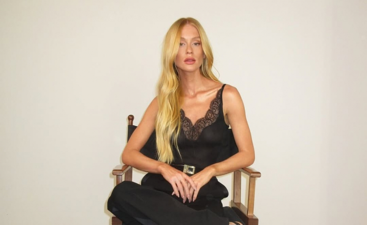 Marina Ruy Barbosa surpreende fãs ao abandonar o cabelo ruivo e aparecer loira