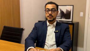 Evaristo Pinheiro durante entrevista em que abordou desafios do refino nacional, infraestrutura de combustíveis e os impactos da geopolítica no setor energético