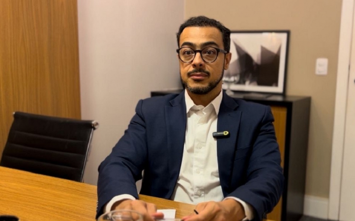 Evaristo Pinheiro durante entrevista em que abordou desafios do refino nacional, infraestrutura de combustíveis e os impactos da geopolítica no setor energético