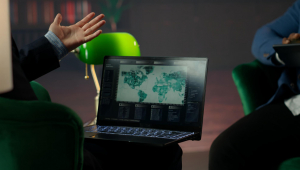 Uma equipa de espiões do governo se reúne