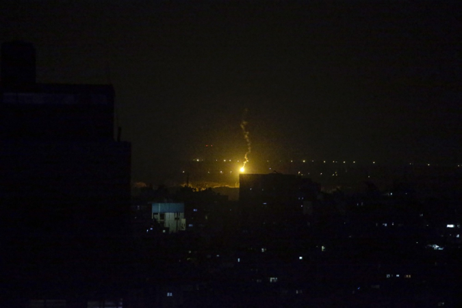 Mísseis iranianos cruzam o espaço aéreo da Faixa de Gaza antes de atingir alvos em Israel