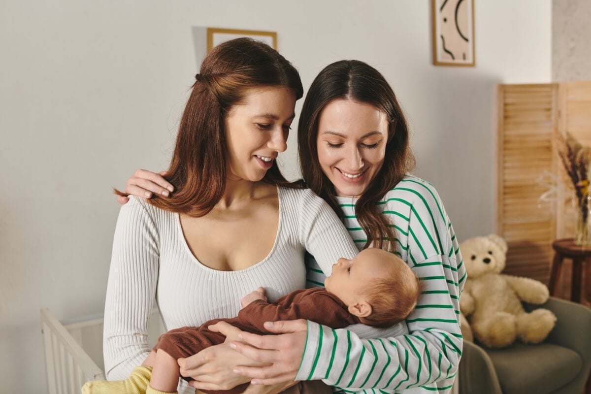 A reprodução assistida por casais homoafetivos masculinos e femininos é legal no Brasil desde 2015 