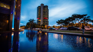 Edifício sede do Banco Central do Brasil participa da campanha do Dezembro Vermelho