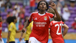 eandro Barreiro, do Benfica, comemora após marcar gol durante a partida entre Benfica e Auckland City