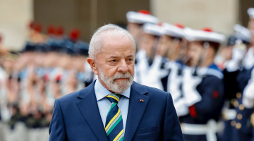 Presidente da República, Luiz Inácio Lula da Silva, durante Cerimônia oficial de boas-vindas. Explanada dos Inválidos, Paris - França
