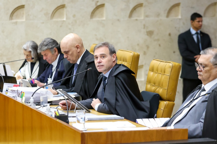 André Mendonça vota para livrar big techs de responder por conteúdos de usuários nas redes