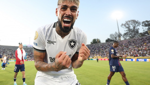 Barboza comemora a vitória do Botafogo sobre o PSG no estádio Rose Bowl, em Pasadena, nos EUA