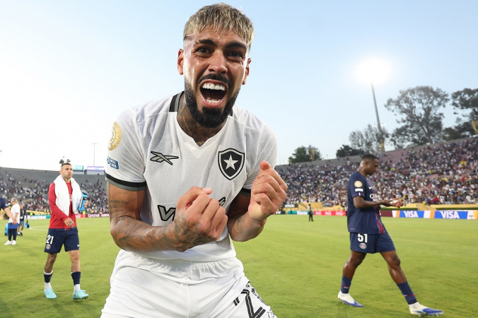 Barboza comemora a vitória do Botafogo sobre o PSG no estádio Rose Bowl, em Pasadena, nos EUA