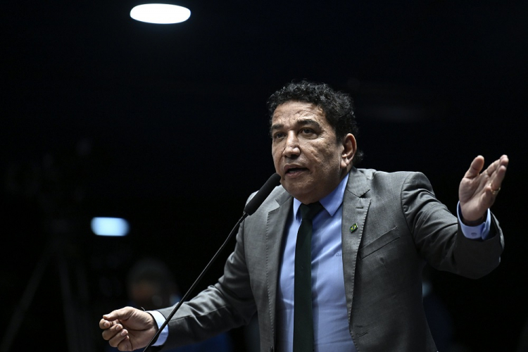 STF dá 15 dias para Magno Malta se manifestar sobre acusações contra Carlos Lupi