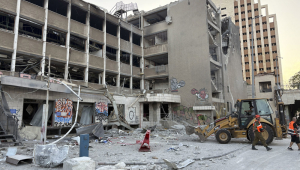 Detalhe dos estragos causados por um ataque iraniano em Haifa