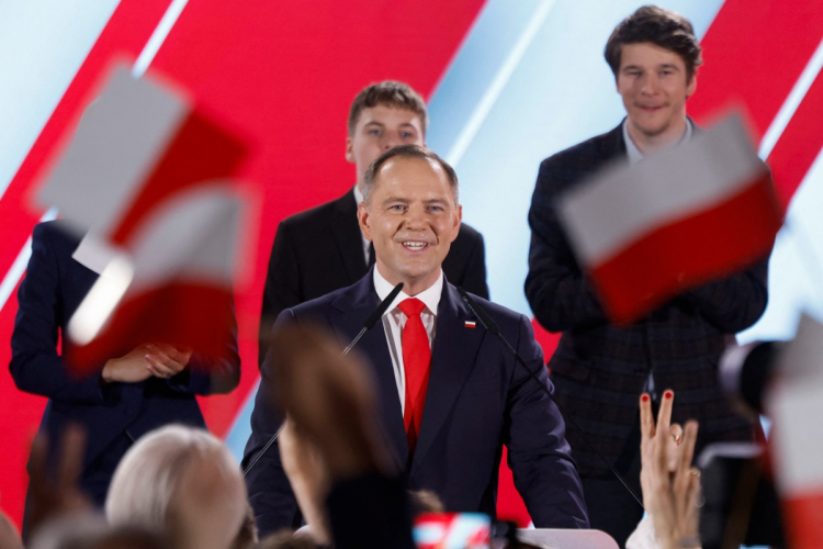 Apoiado por Trump, Karol Nawrocki vence eleições presidencias na Polônia
