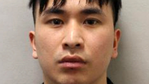 Foto de arquivo sem data divulgada pela Polícia Metropolitana de Londres em 6 de junho de 2025 mostra a imagem de custódia de Zhenhao Zou