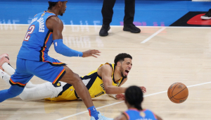 Tyrese Haliburton, do Indiana Pacers, se machuca no primeiro quarto do jogo 7 das Finais da NBA
