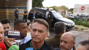 Bolsonaro diz na PF que fez Pix de R$ 2 milhões para Eduardo nos EUA e reclama de perseguição